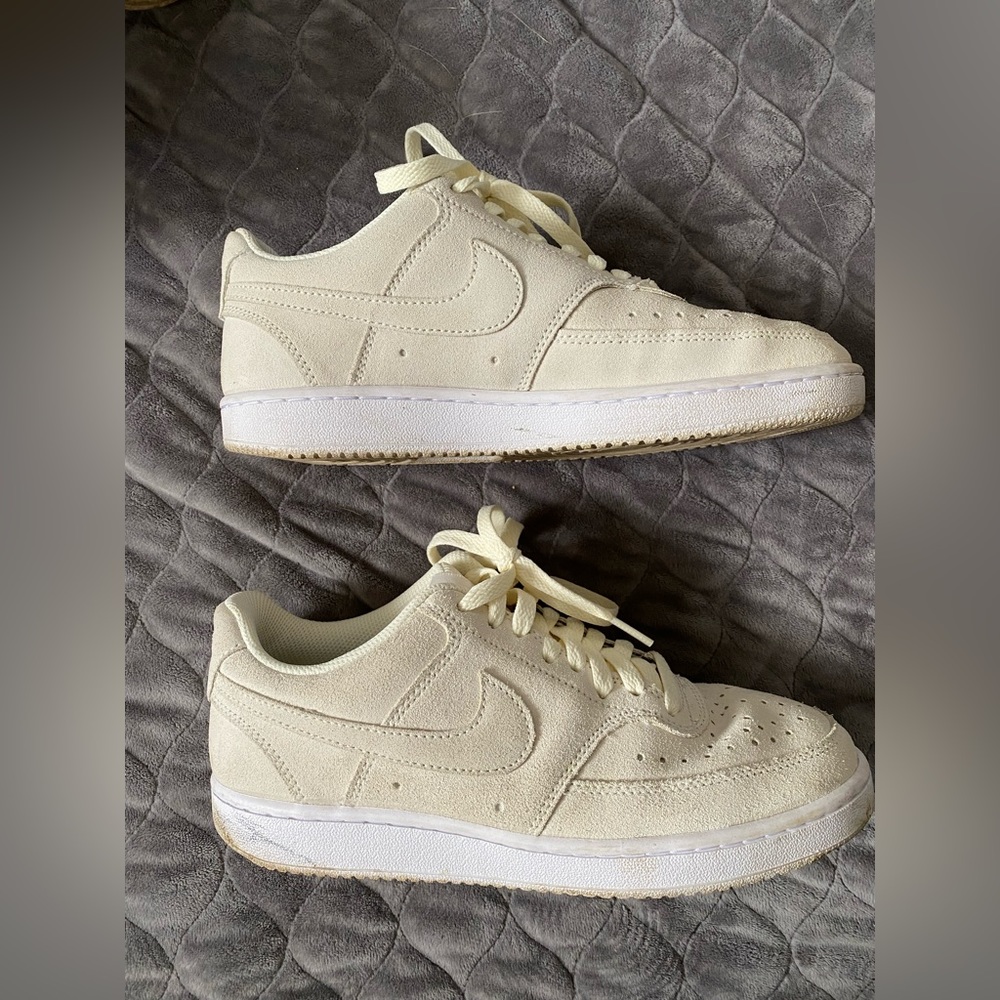 Light cream colored nike sneakers!